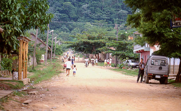 Rurrenabaque mit seinen Staubstraen und Holzhtten