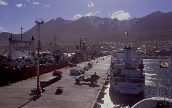 Der Hafen von Ushuaia. Ausgangspunkt der meisten Antarktis-Expeditionen