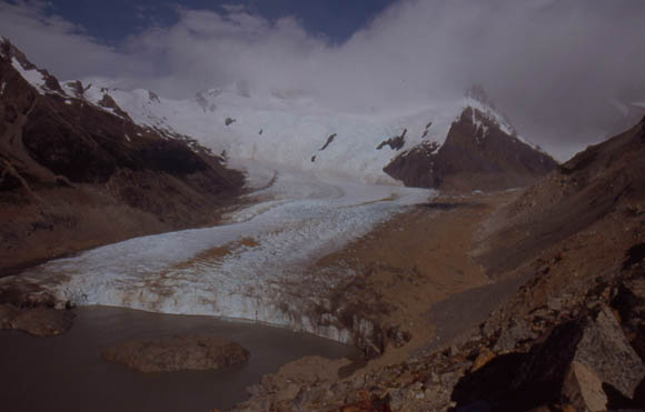 Blick vom Aussichtspunkt Mirador Maestri auf den Hausgletscher des Cerro Torre