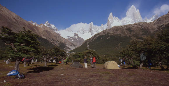 Der idyllische aber saukalte Campingplatz am Fue des FitzRoy Massivs