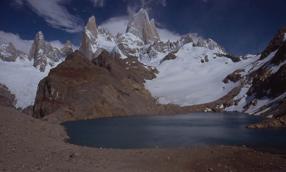 Der Fitzroy vom Mirdor aus - Der See ist nach seinen Erstbesteigern benannt 'Lago de los Tres'